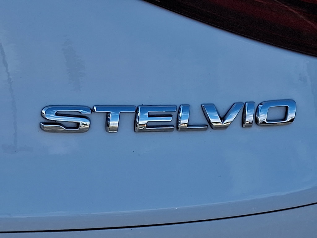Used 2023 Alfa Romeo Stelvio Sprint image 16