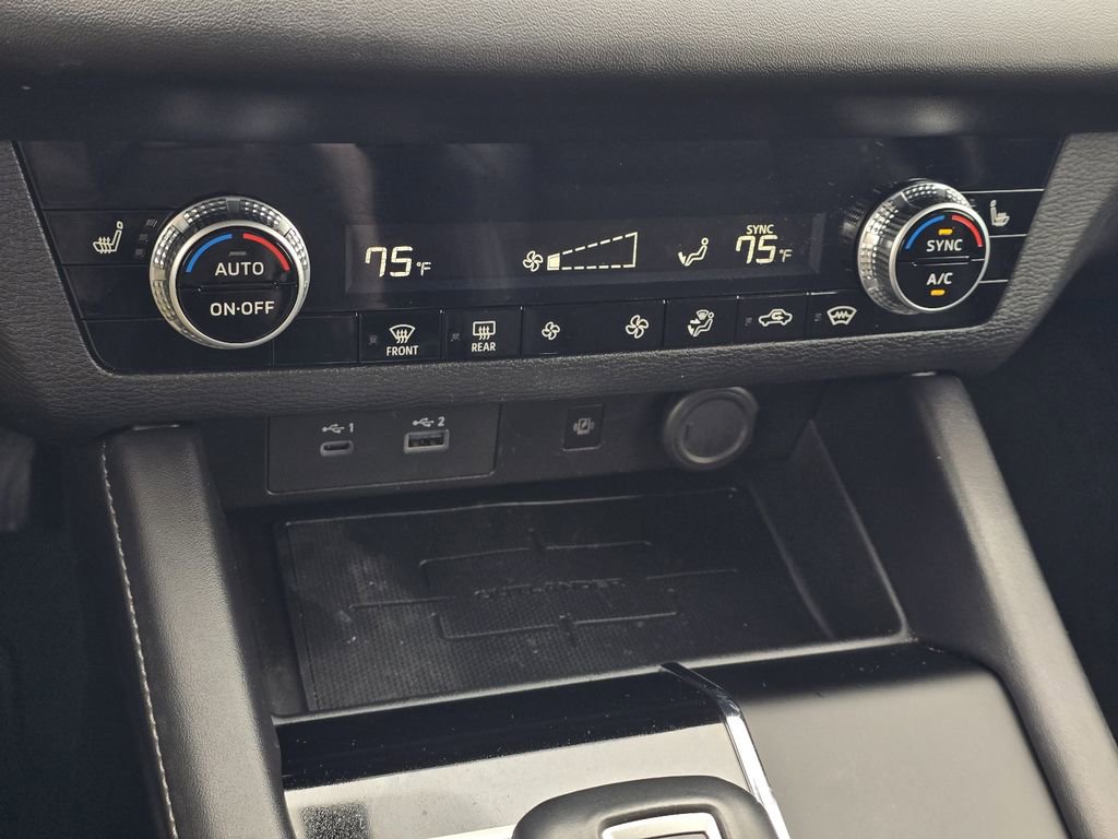 Used 2024 Mitsubishi Outlander SE image 21