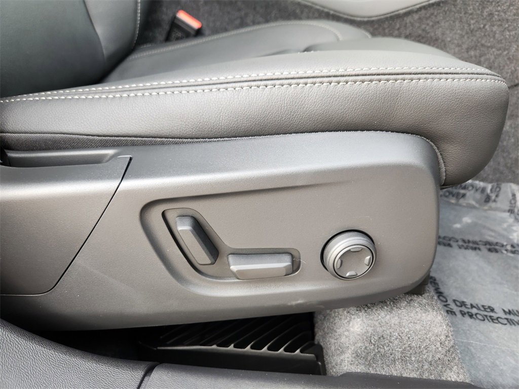 Used 2026 Volvo XC40 B5 Ultra w/ Protection Package Premier image 21