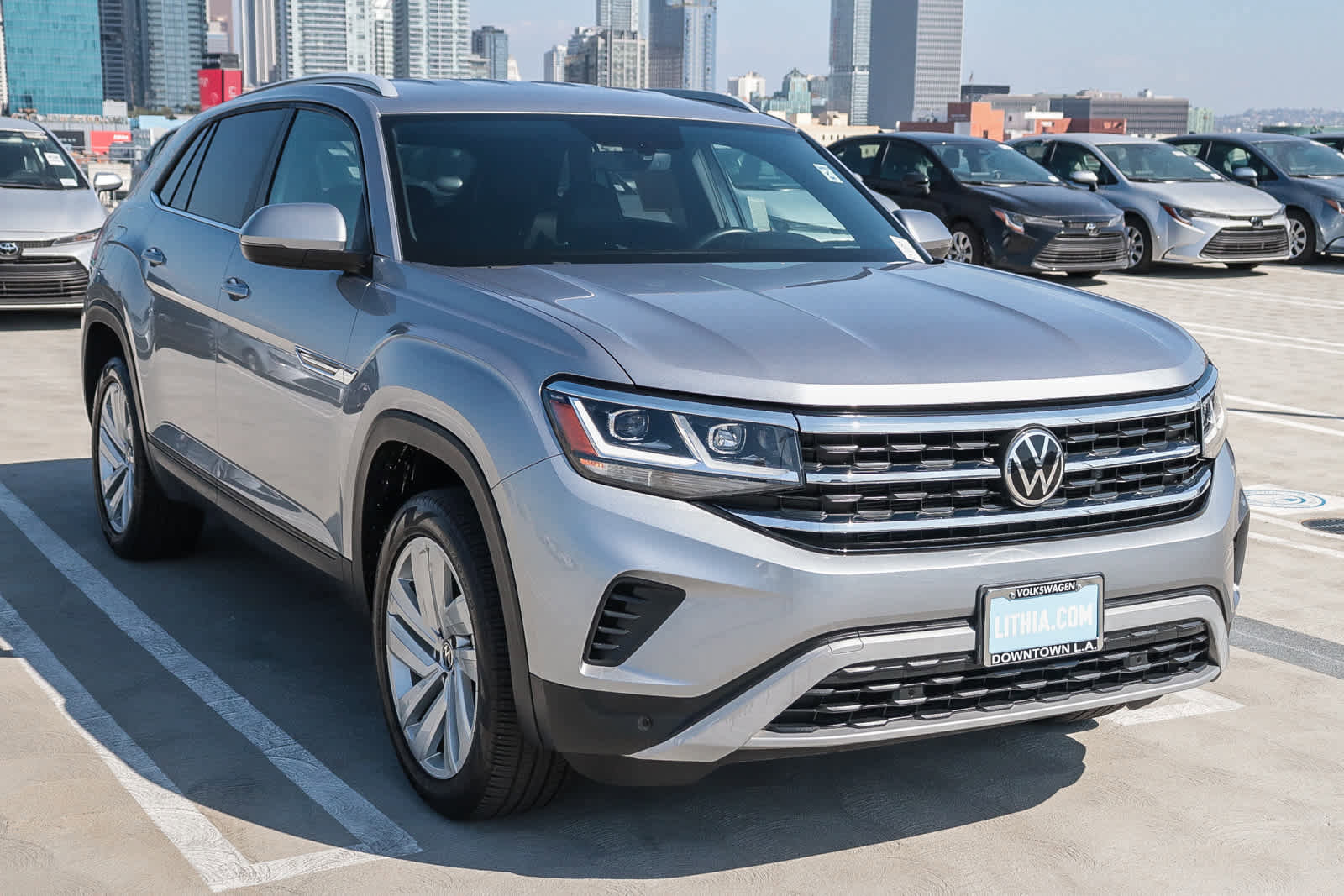 Used 2022 Volkswagen Atlas Cross Sport SE image 3