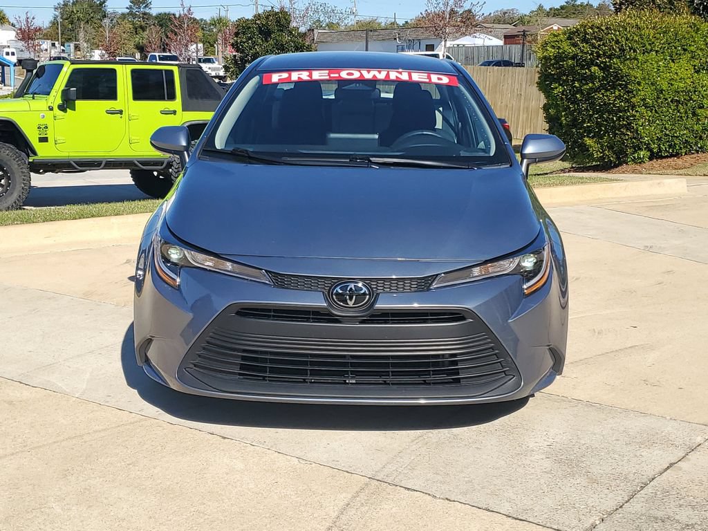 Used 2025 Toyota Corolla LE FWD image 6