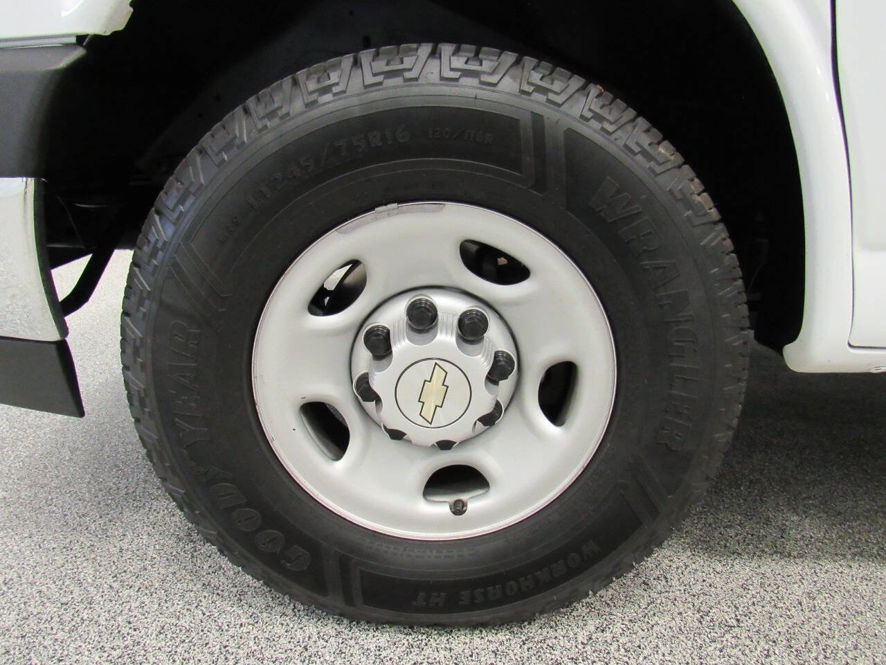 Used 2020 Chevrolet Express 3500 w/ Driver Convenience Package image 10
