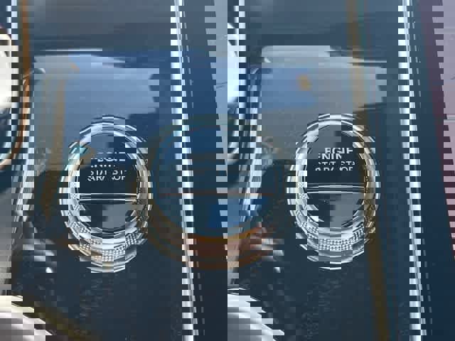 Used 2025 Mercedes-Benz GLC 350e 4MATIC image 13