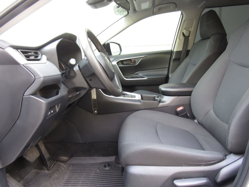 Used 2024 Toyota RAV4 LE AWD/4WD image 10