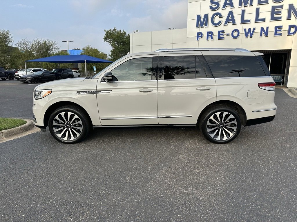Used 2022 Lincoln Navigator Reserve image 3