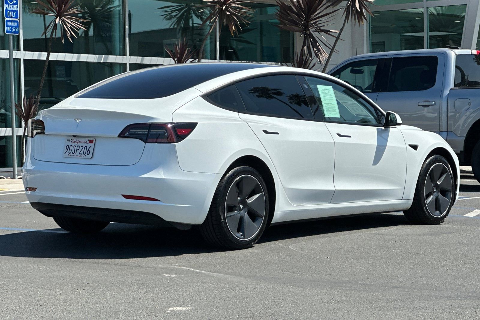 Used 2023 Tesla Model 3 Standard Range image 4