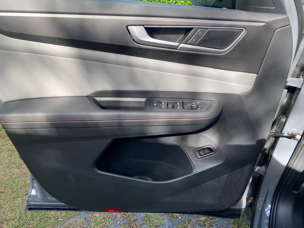 New 2025 Volkswagen Atlas Peak Edition SE image 13