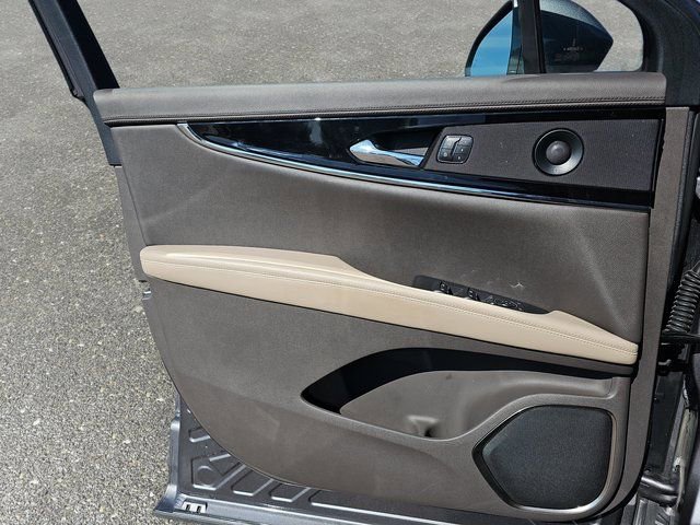 Used 2022 Lincoln Nautilus Reserve w/ Equipment Group 201A image 27