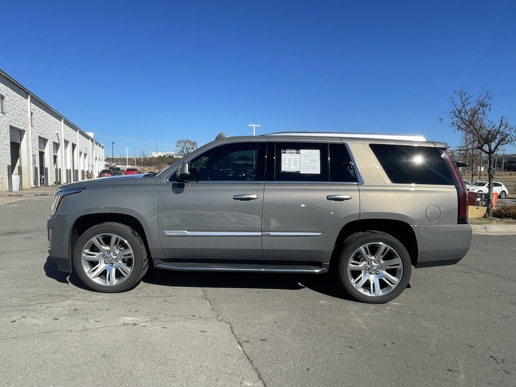 Used 2019 Cadillac Escalade Luxury image 4