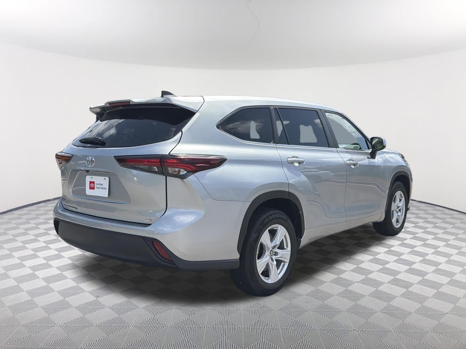 Certified 2025 Toyota Highlander LE FWD image 15