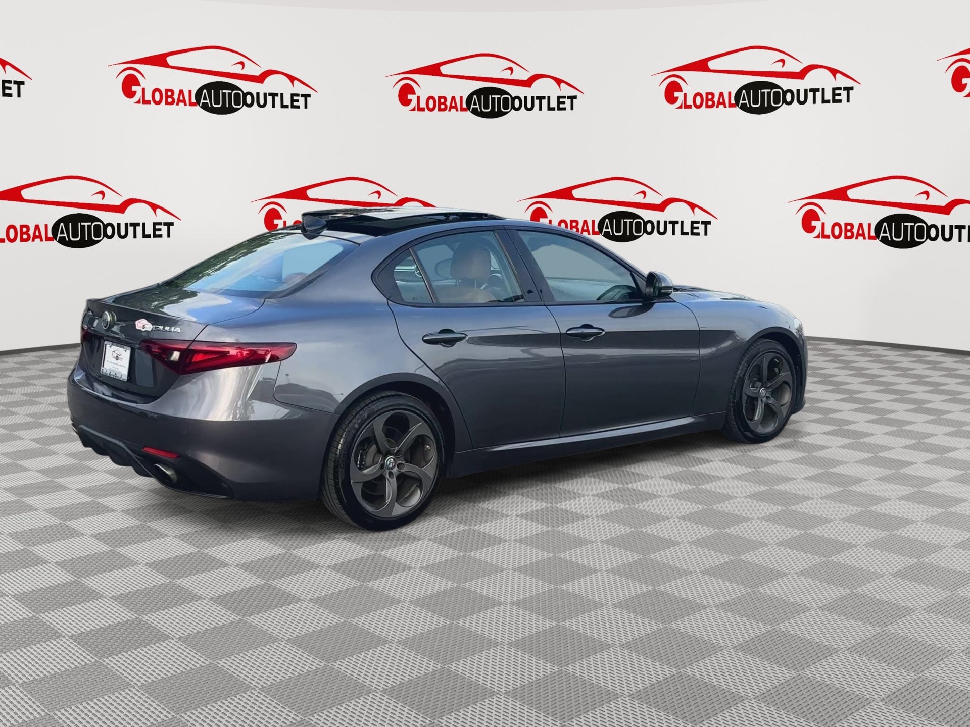 Used 2017 Alfa Romeo Giulia Ti w/ TI 18" Sport Package AWD/4WD image 8
