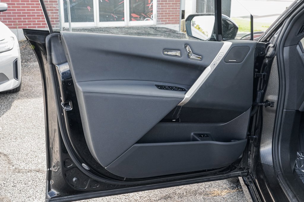 Used 2025 BMW iX xDrive50 w/ Premium Package image 9