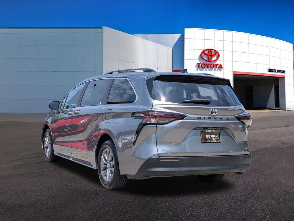 Used 2026 Toyota Sienna XLE FWD image 13