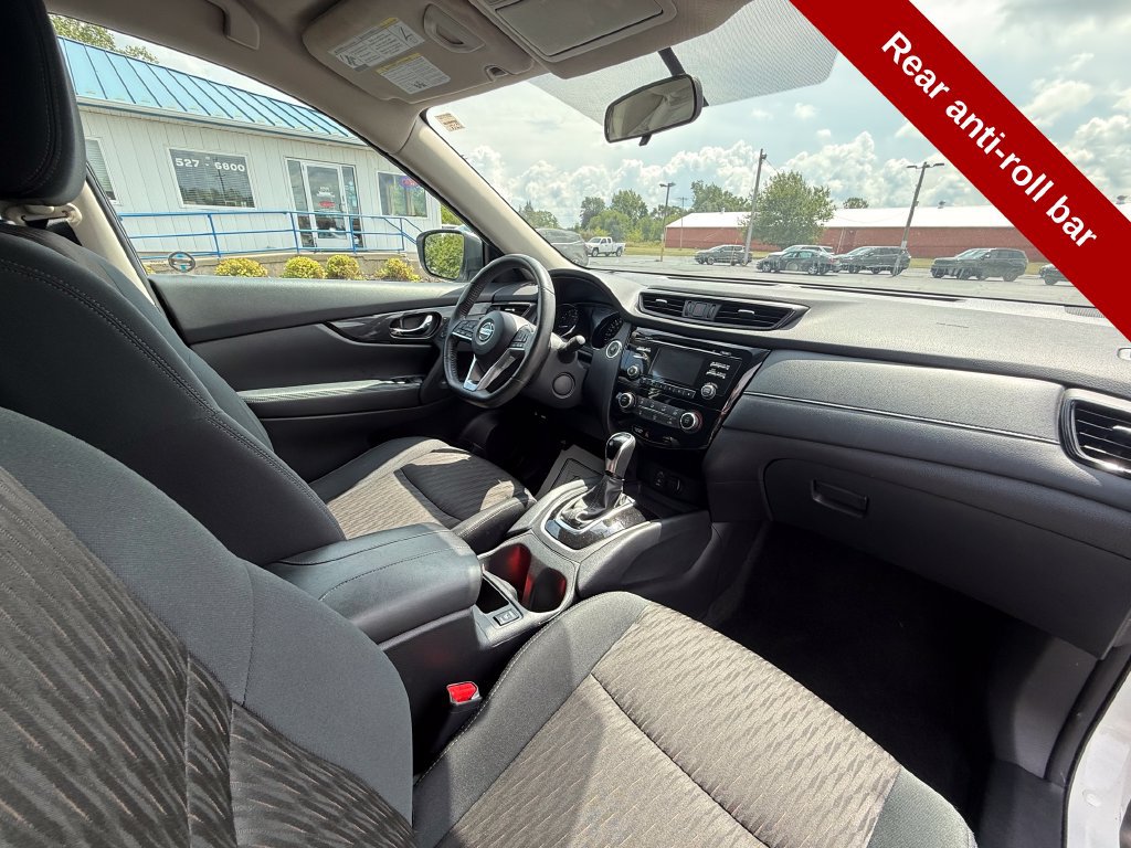 Used 2017 Nissan Rogue SV FWD image 41