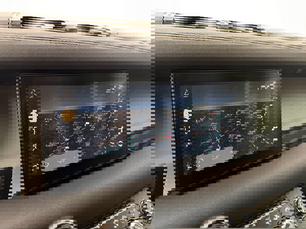 Used 2020 Land Rover Defender 110 First Edition image 31