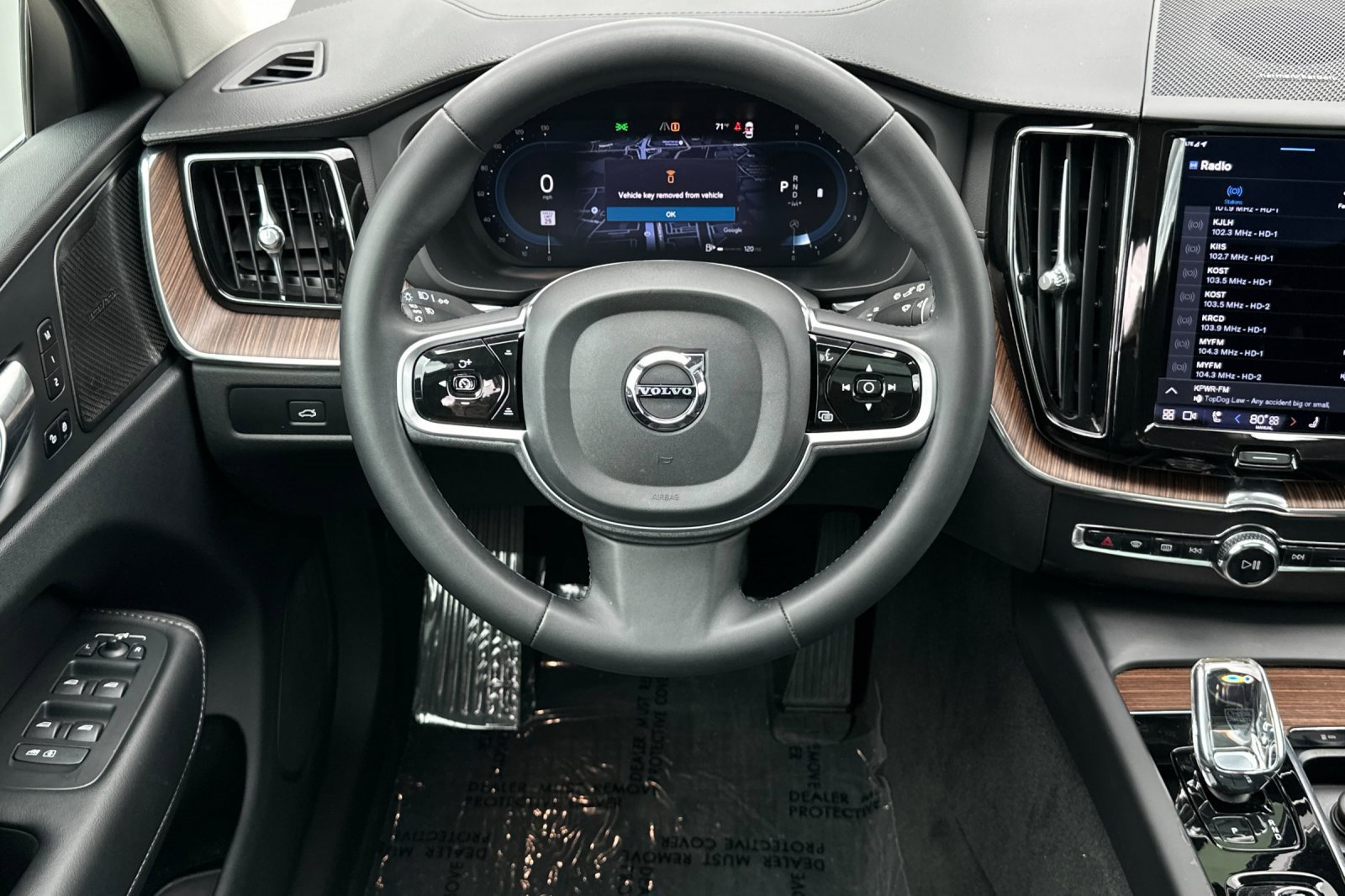 Used 2023 Volvo XC60 B5 Ultimate w/ Climate Package image 15