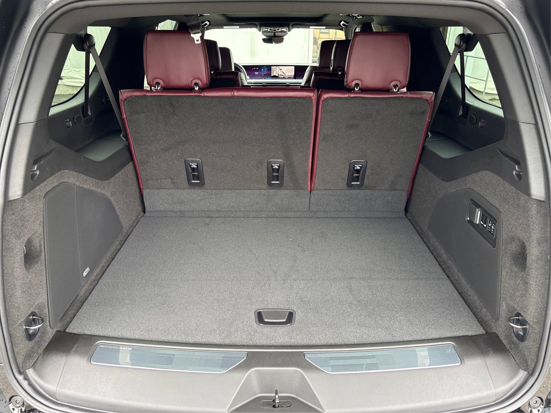 New 2026 Cadillac Escalade ESV Luxury AWD/4WD image 11