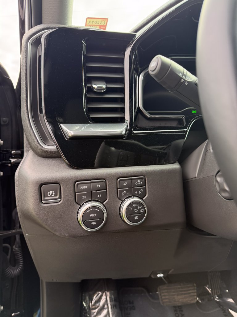Used 2025 GMC Sierra 1500 SLT w/ SLT Premium Plus Package AWD/4WD image 10