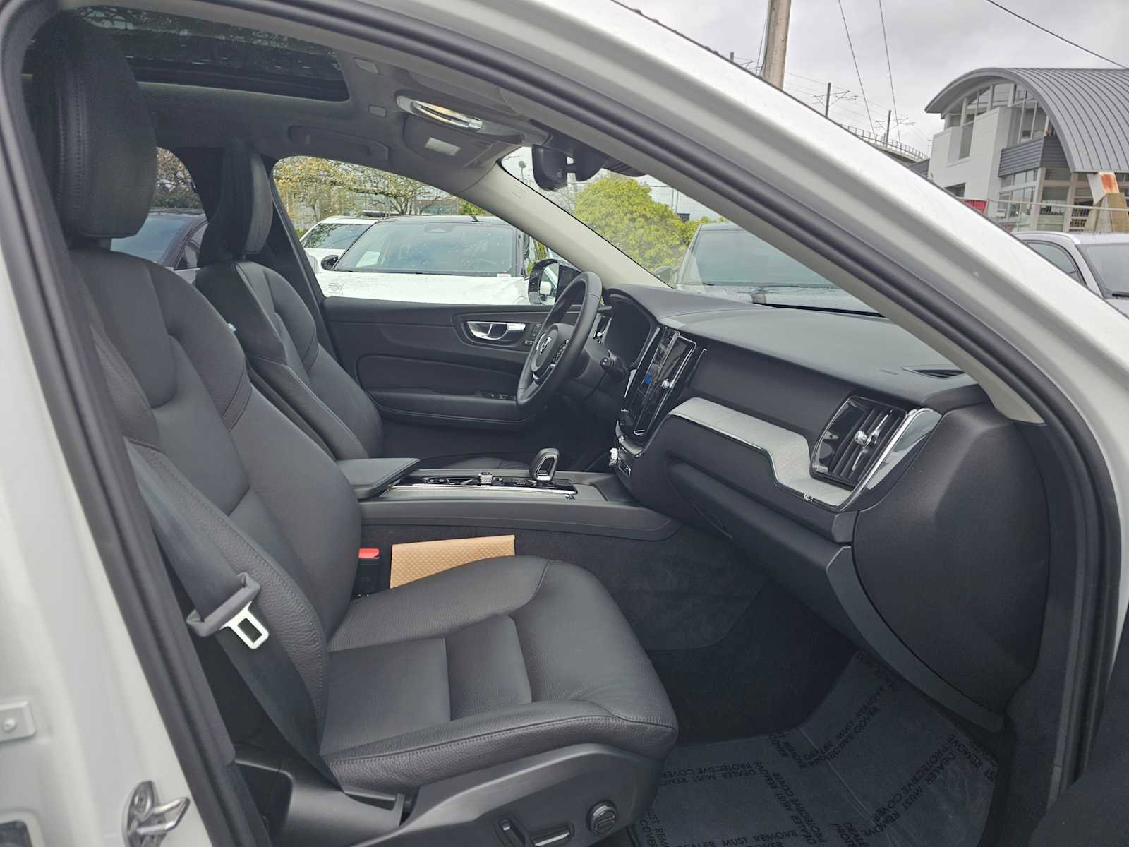 Certified 2025 Volvo XC60 B5 Plus AWD/4WD image 12