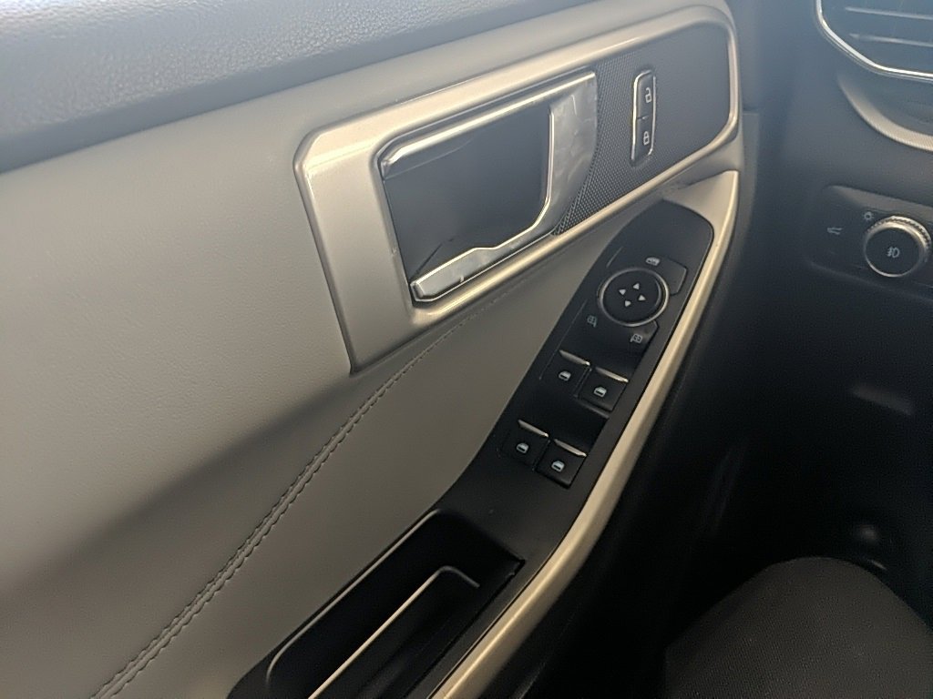 Certified 2022 Ford Explorer XLT w/ Equipment Group 202A image 26