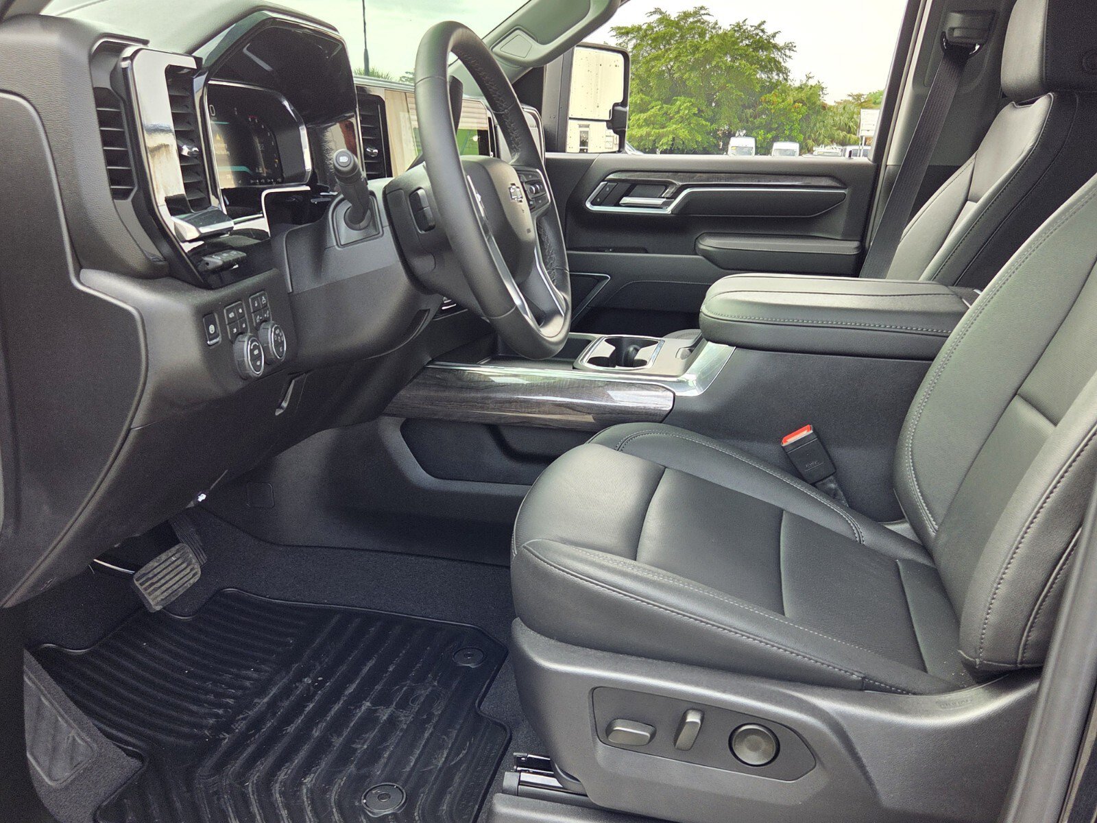 Certified 2026 Chevrolet Silverado 2500 LTZ w/ LTZ Plus Package AWD/4WD image 9