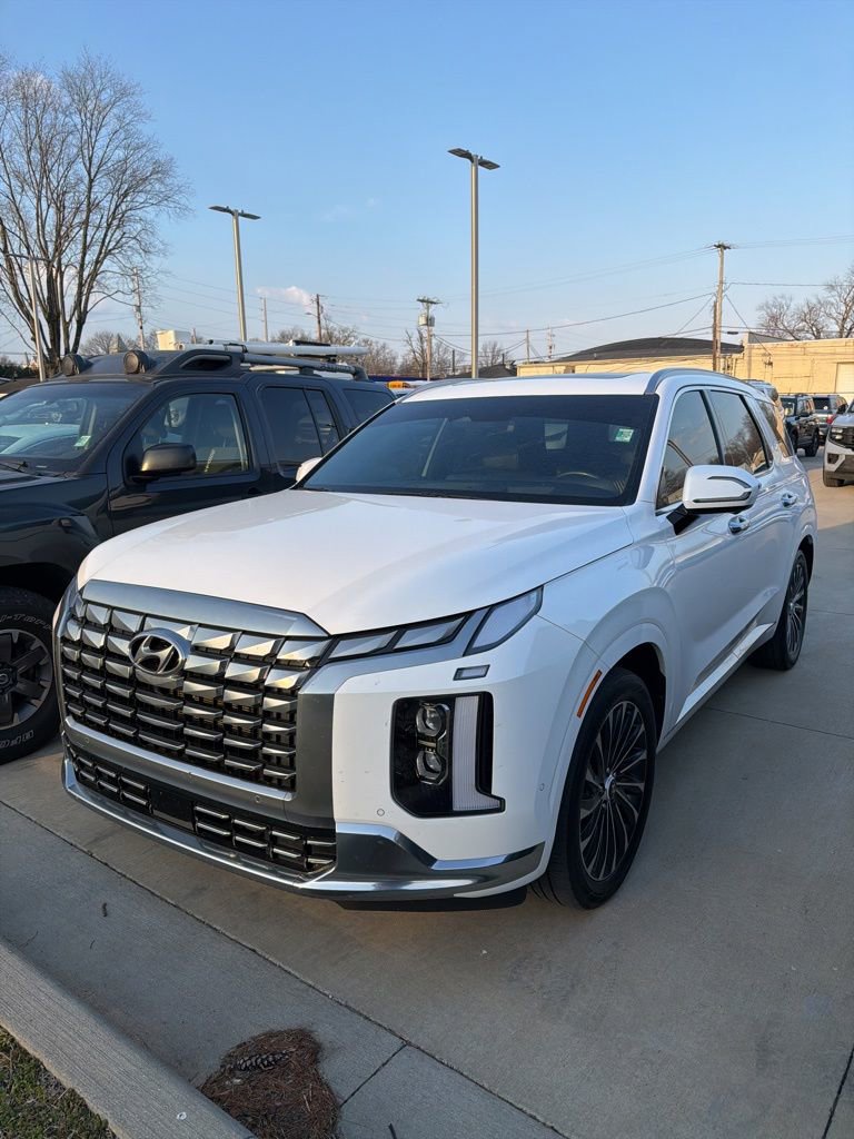 Used 2023 Hyundai Palisade Calligraphy w/ Cargo Package image 4