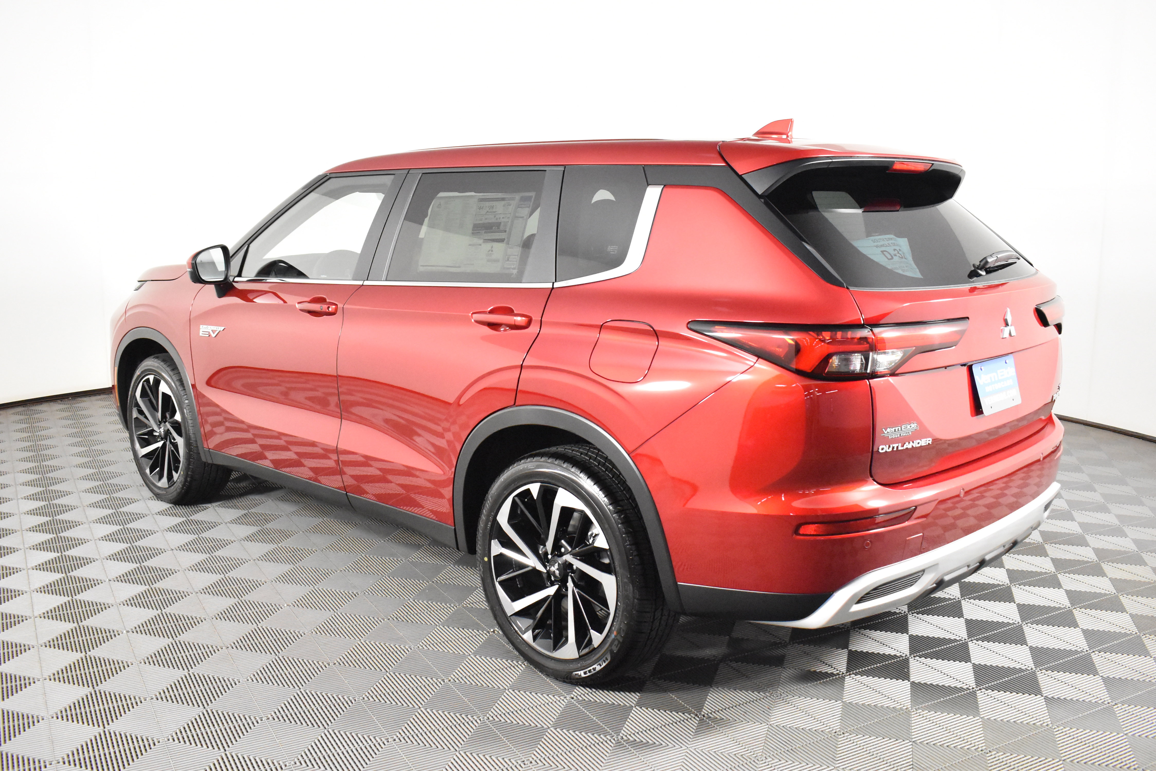 Used 2025 Mitsubishi Outlander SE image 8