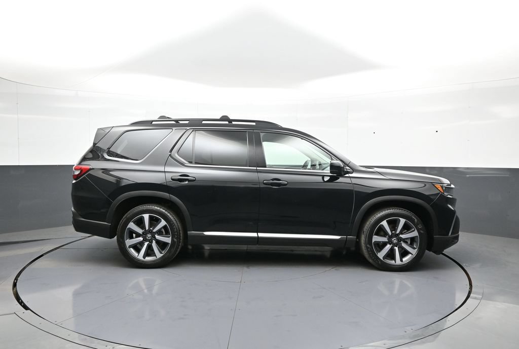 Certified 2025 Honda Pilot Touring image 5