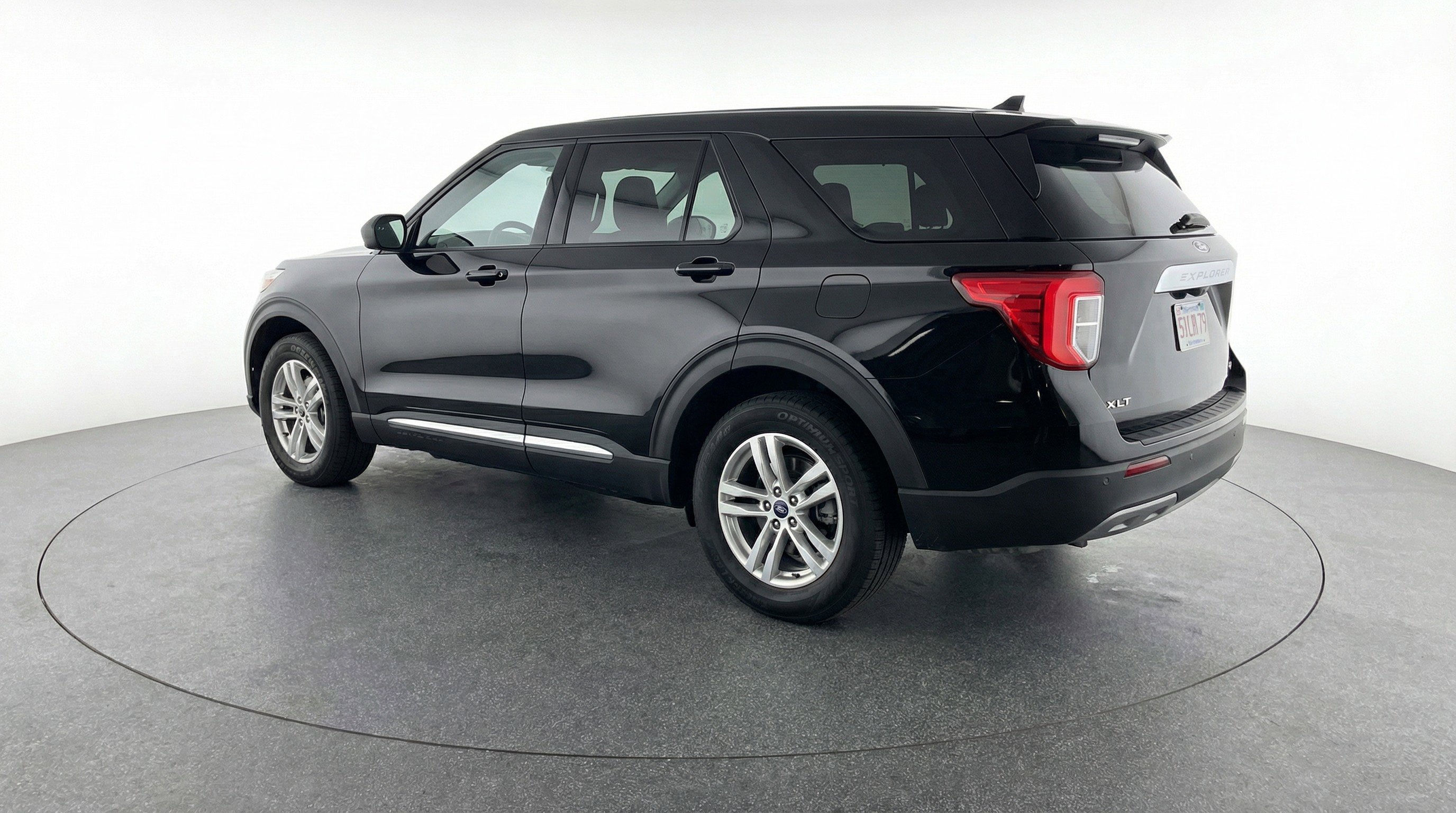 Used 2024 Ford Explorer XLT w/ Equipment Group 202A image 6