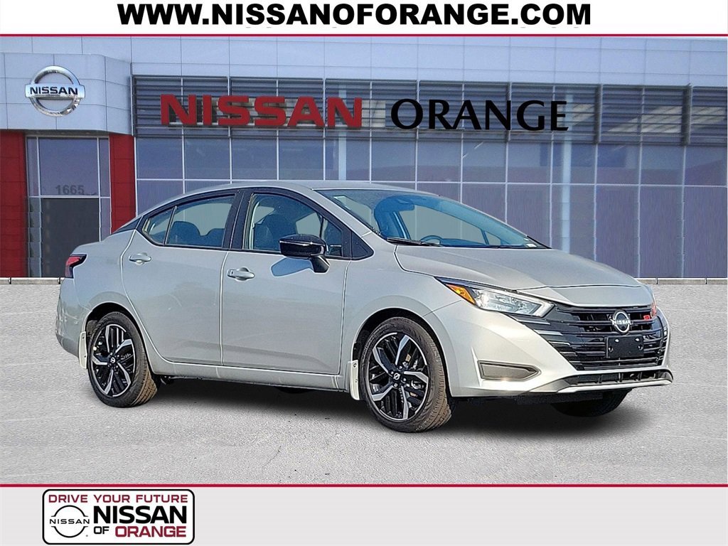New 2025 Nissan Versa SR w/ Trunk Package