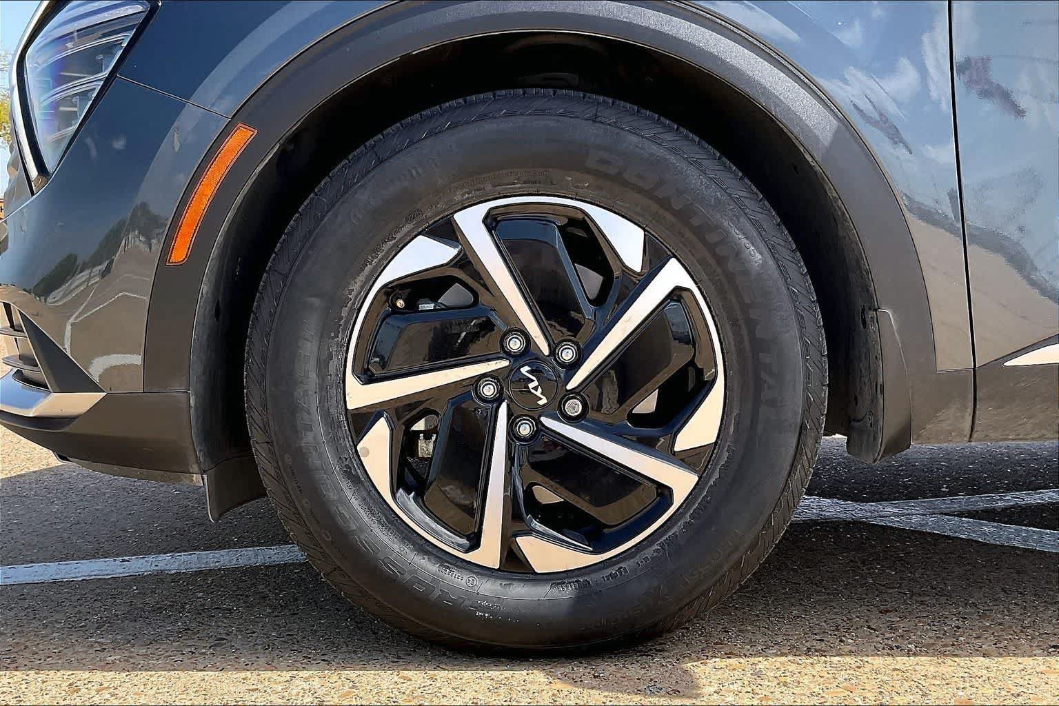 Certified 2025 Kia Sportage LX FWD image 8