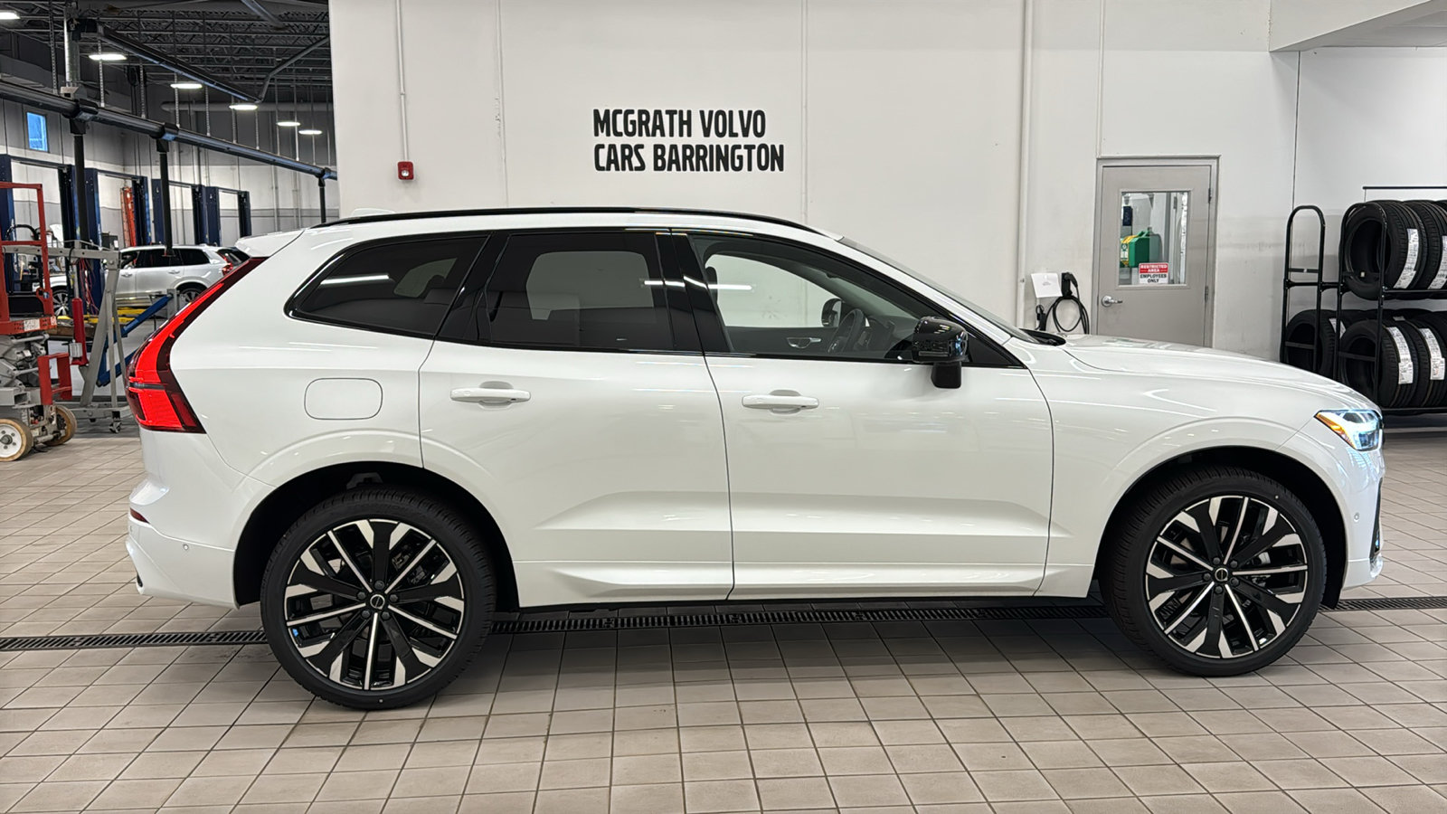 New 2026 Volvo XC60 B5 Ultra w/ Protection Package Premier AWD/4WD image 4