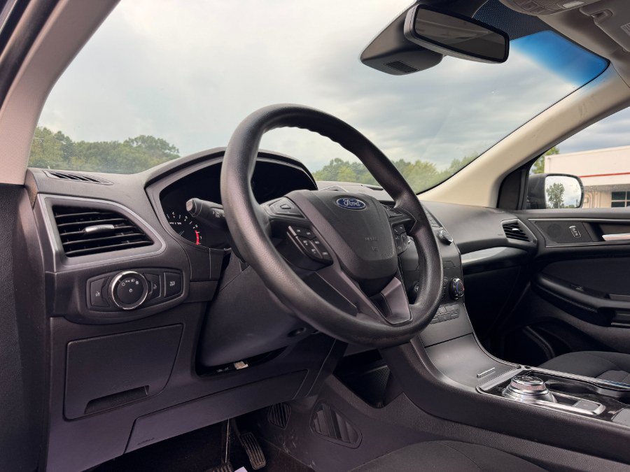 Used 2019 Ford Edge SE FWD image 14