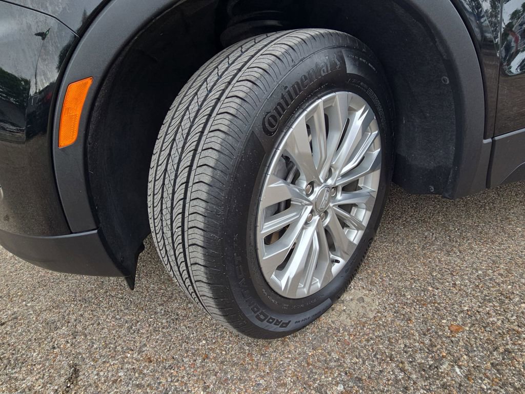 Used 2024 Cadillac XT4 Luxury w/ Cold Weather Package FWD image 32