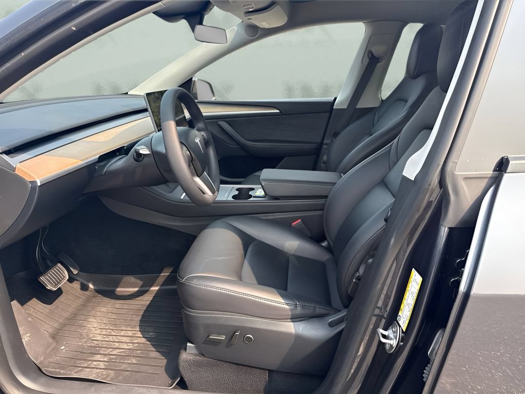 Used 2024 Tesla Model Y Long Range AWD/4WD image 5