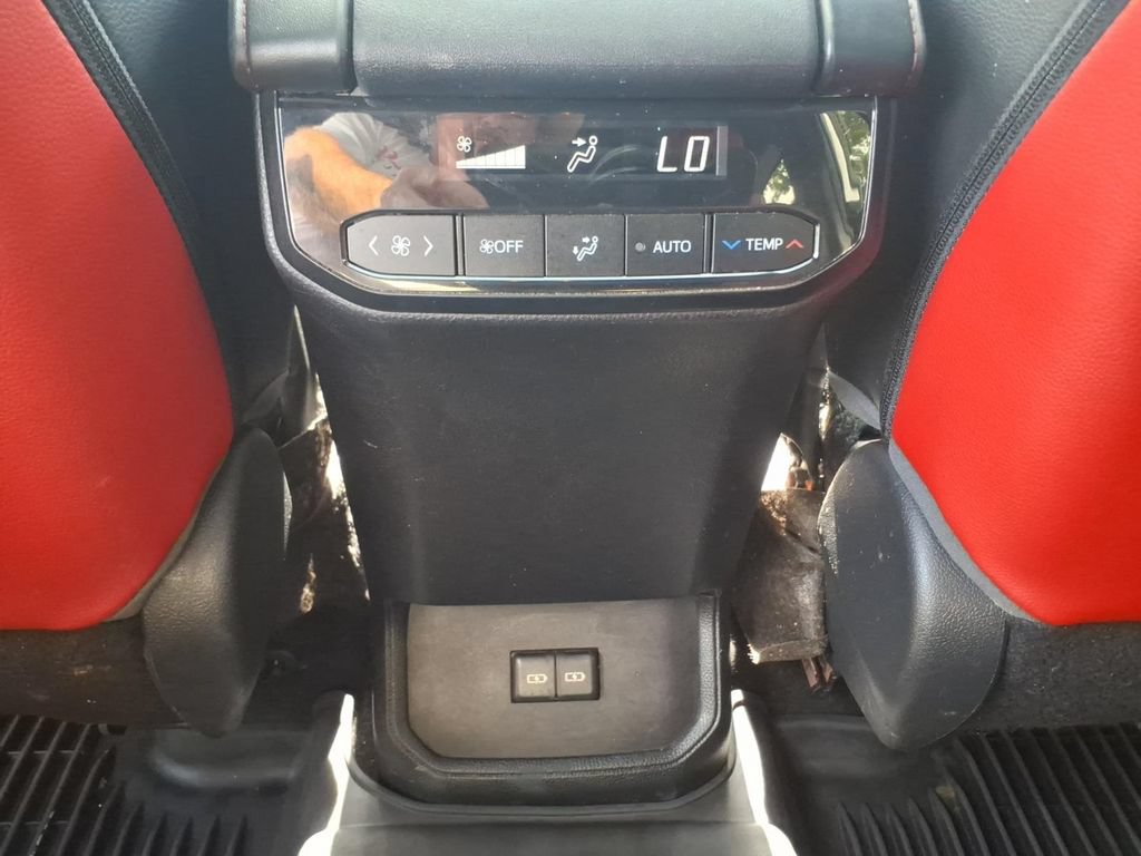 Used 2023 Toyota Highlander XSE FWD image 15