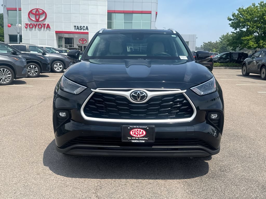 Used 2025 Toyota Highlander XLE AWD/4WD image 2
