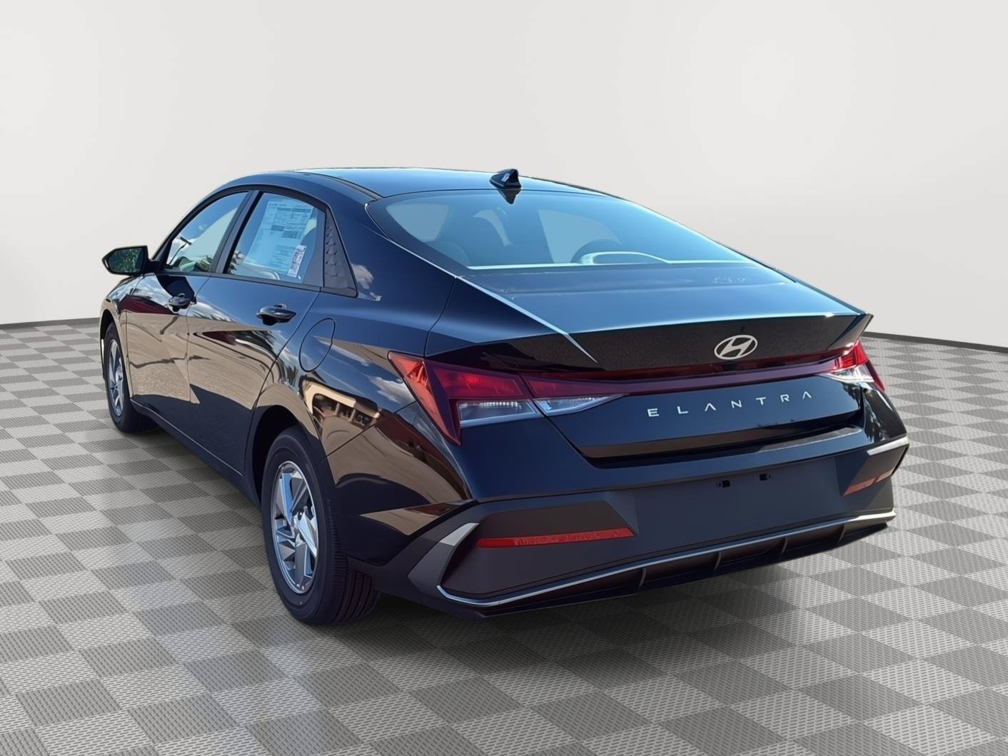 Used 2026 Hyundai Elantra SE FWD image 8