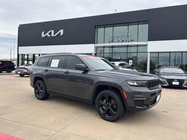 Used 2025 Jeep Grand Cherokee L Limited w/ Black Appearance Package AWD/4WD image 1