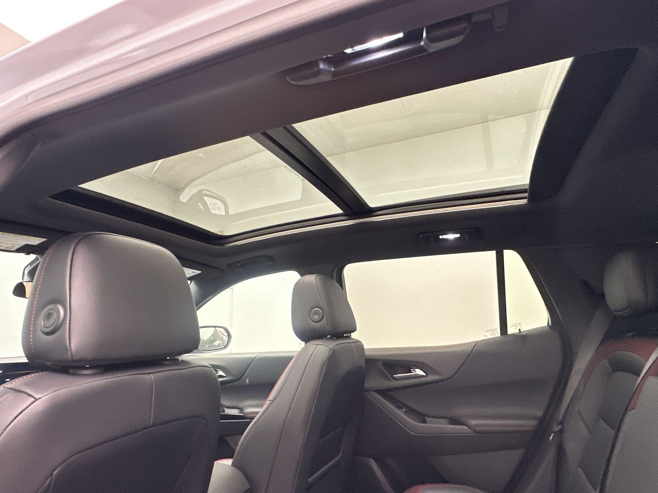 New 2027 Chevrolet Equinox RS w/ LPO, Floor Liner Package AWD/4WD image 24