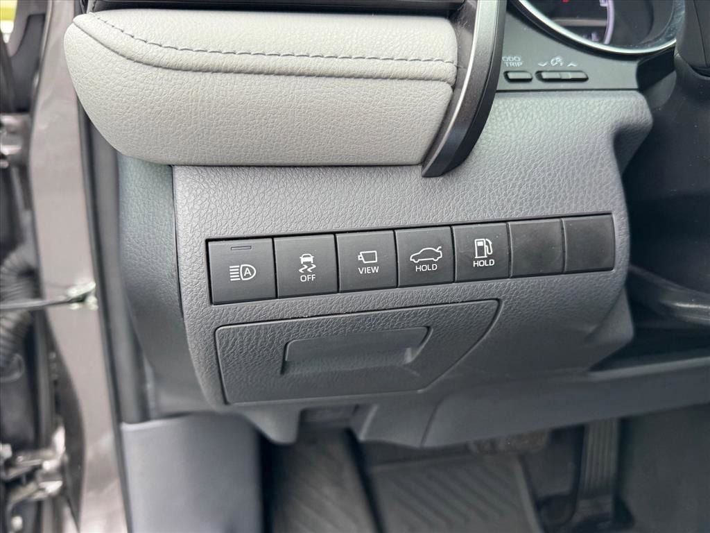 Used 2020 Toyota Camry XLE w/ Driver Assist Package FWD image 23