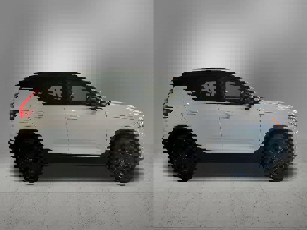 New 2026 Volvo XC40 B5 Ultra w/ Protection Package Premier image 7