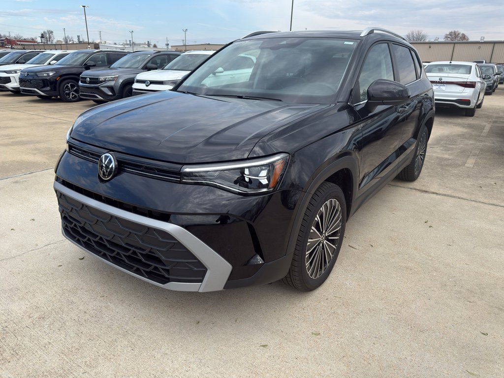 Used 2026 Volkswagen Taos SE FWD image 1