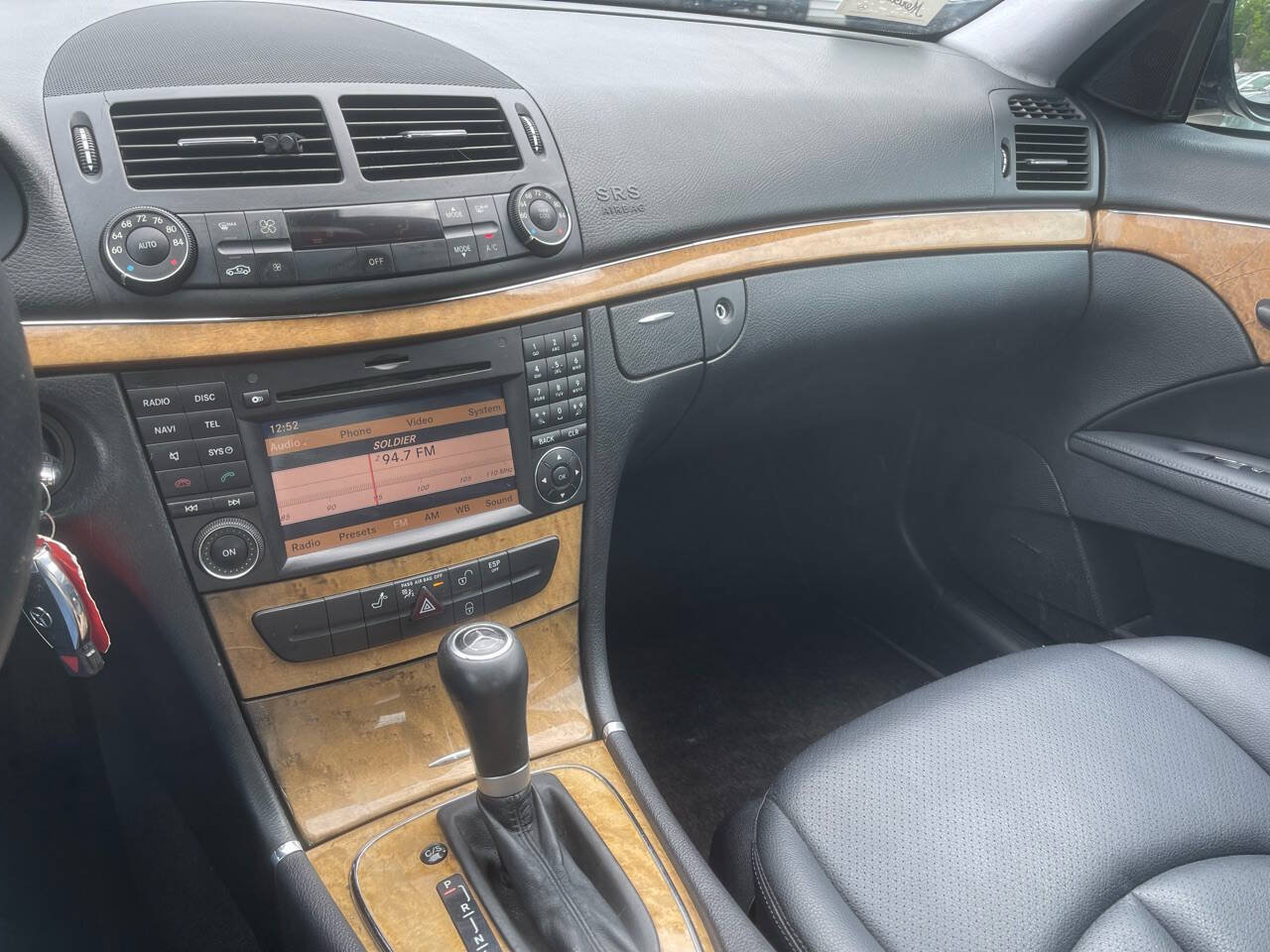 Used 2009 Mercedes-Benz E 350 Sedan image 18