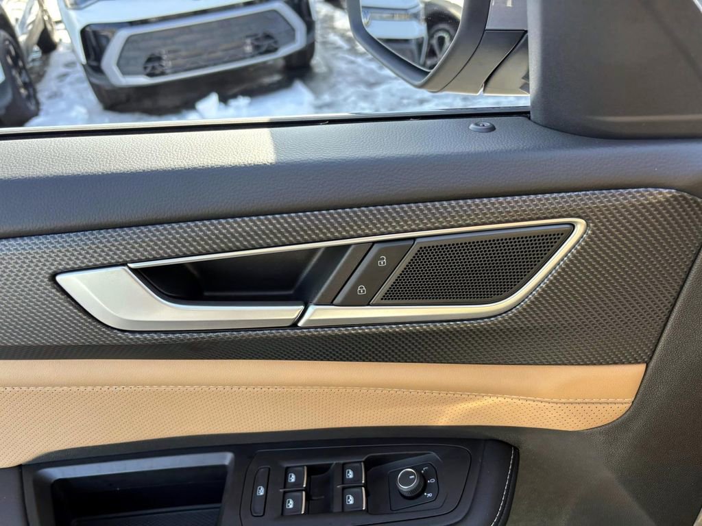 Used 2024 Volkswagen Atlas Cross Sport SEL R-Line image 12