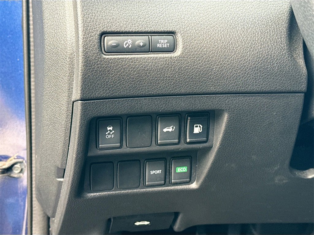 Used 2018 Nissan Rogue SV image 10