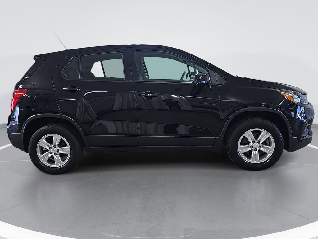 Used 2019 Chevrolet Trax LS w/ LPO, Cargo Package AWD/4WD image 2