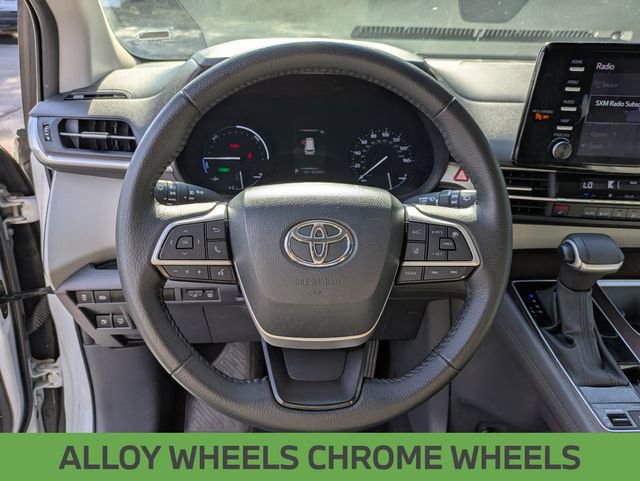 Used 2023 Toyota Sienna XLE image 17