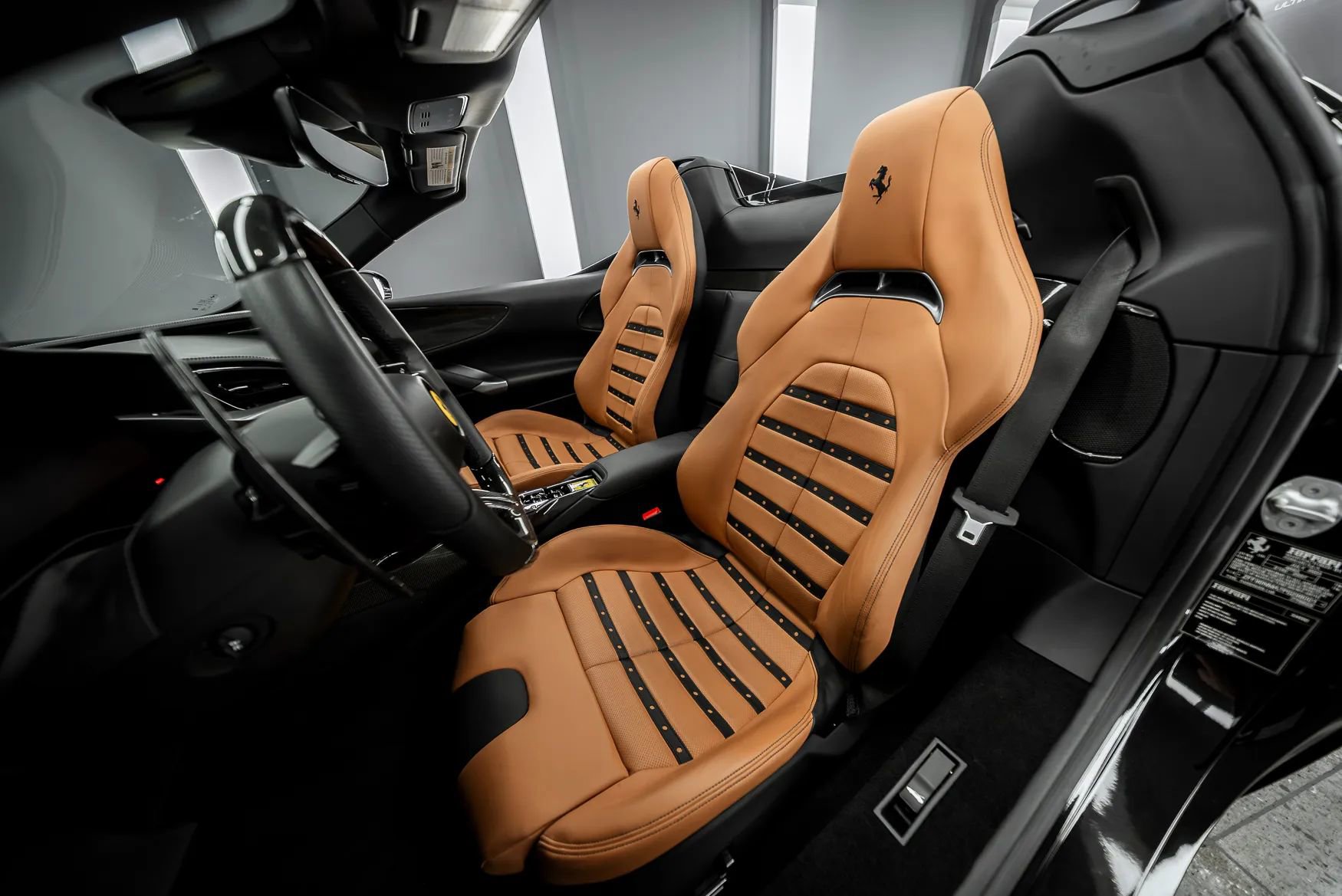 Used 2023 Ferrari SF90 Spider image 2