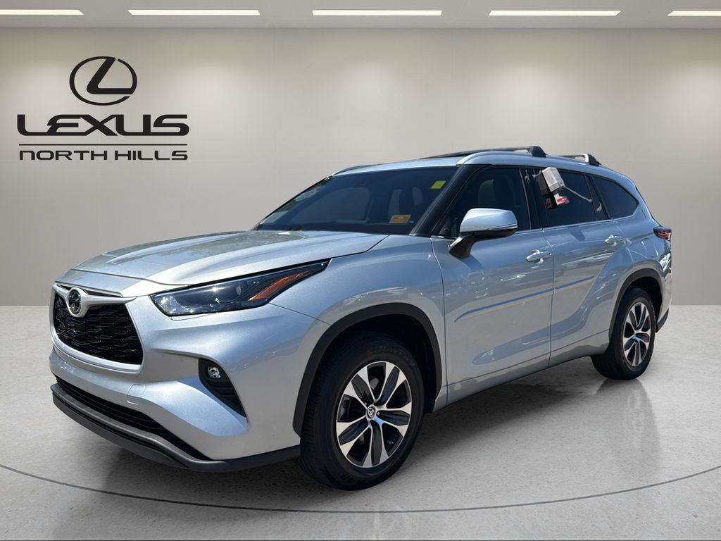 Used 2022 Toyota Highlander XLE FWD image 1